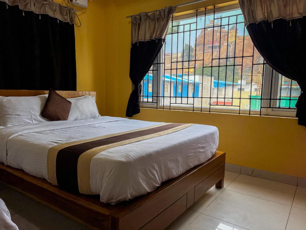 Le Hotel Host Tiruchirappalli エクステリア 写真