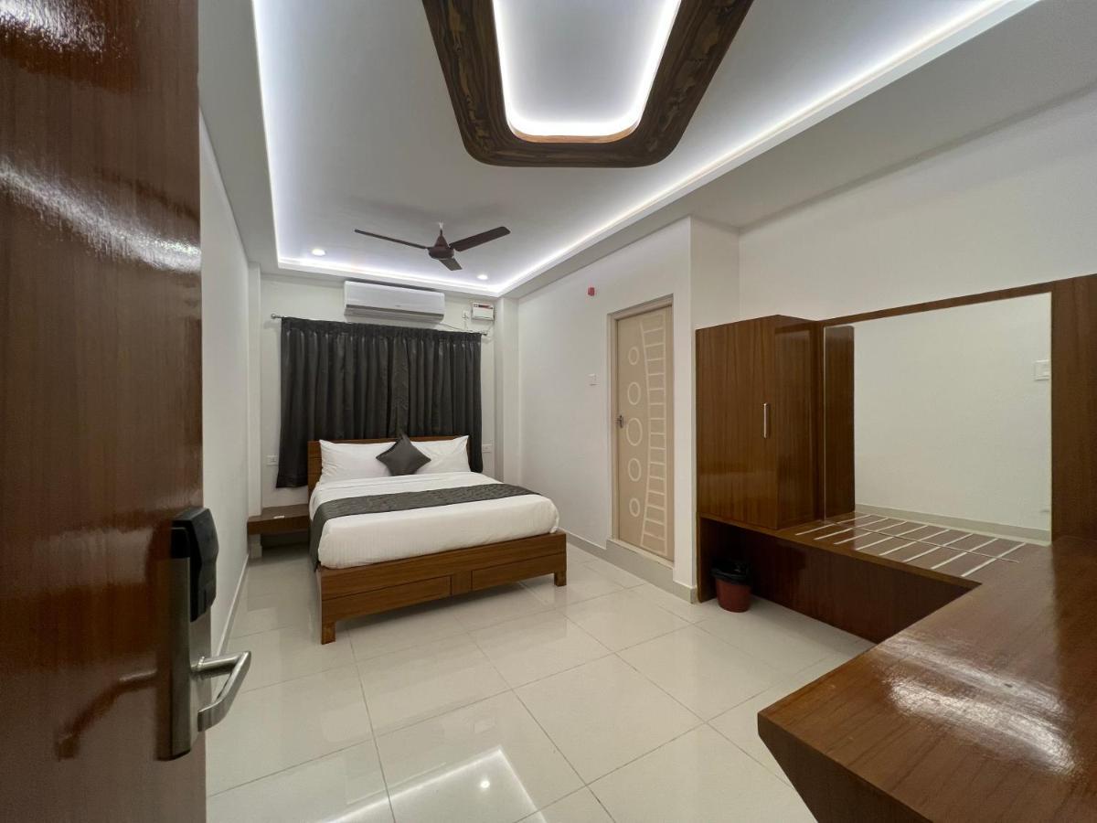 Le Hotel Host Tiruchirappalli エクステリア 写真