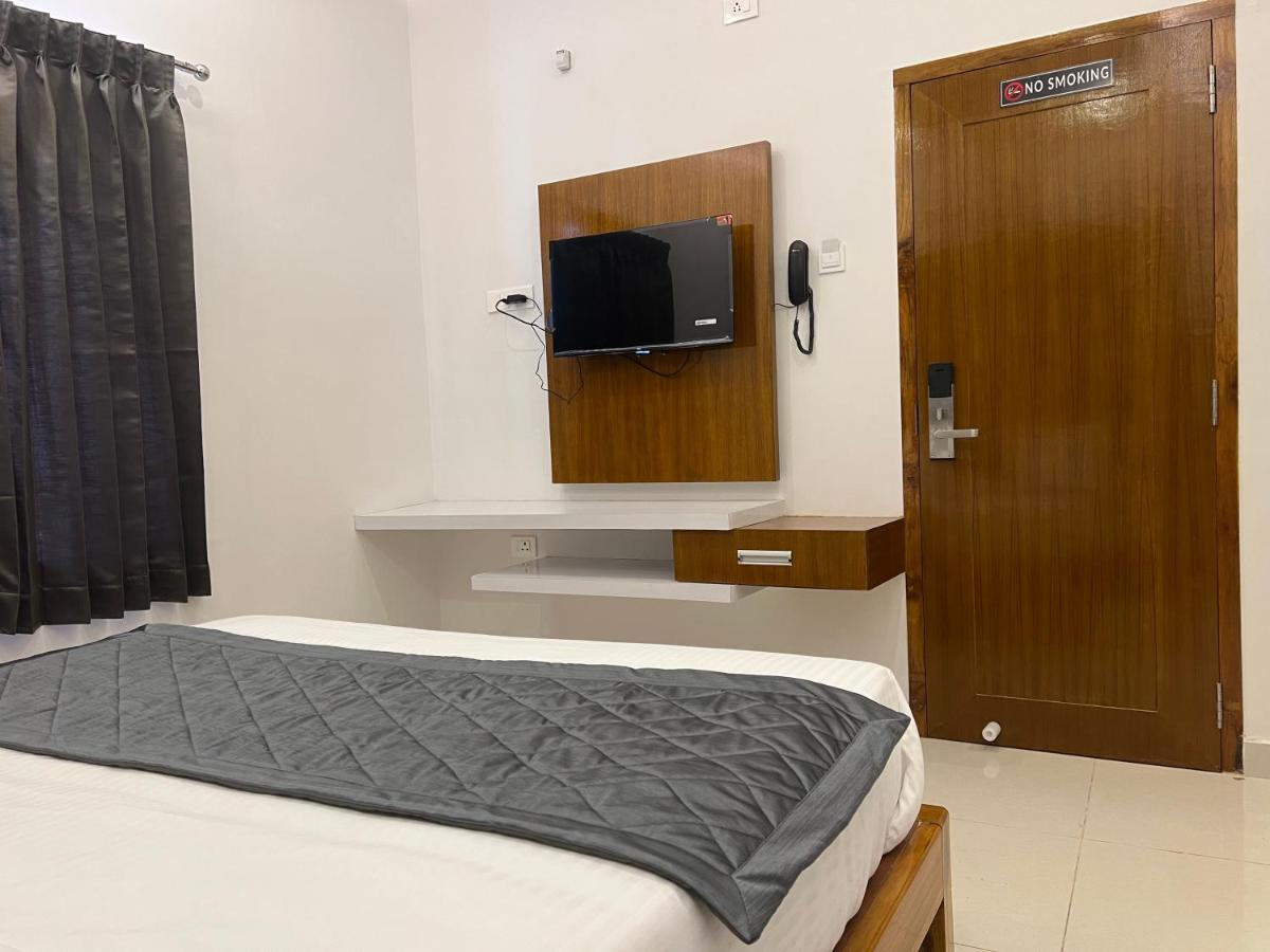 Le Hotel Host Tiruchirappalli エクステリア 写真