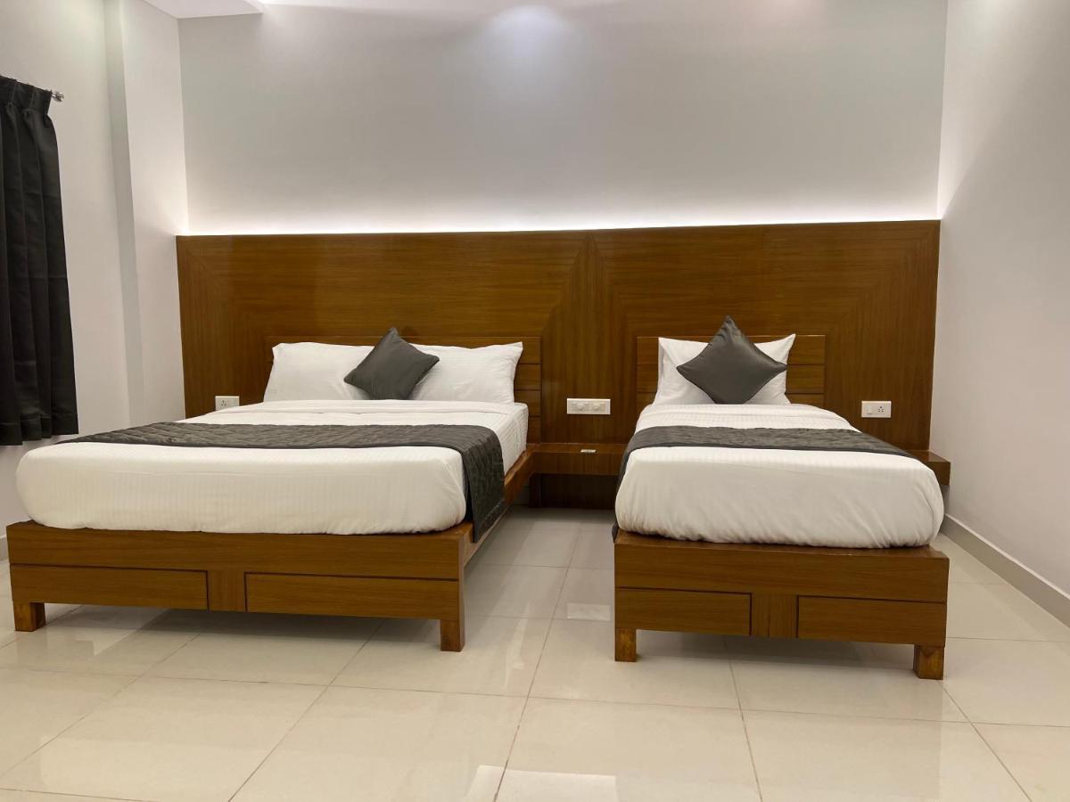 Le Hotel Host Tiruchirappalli エクステリア 写真