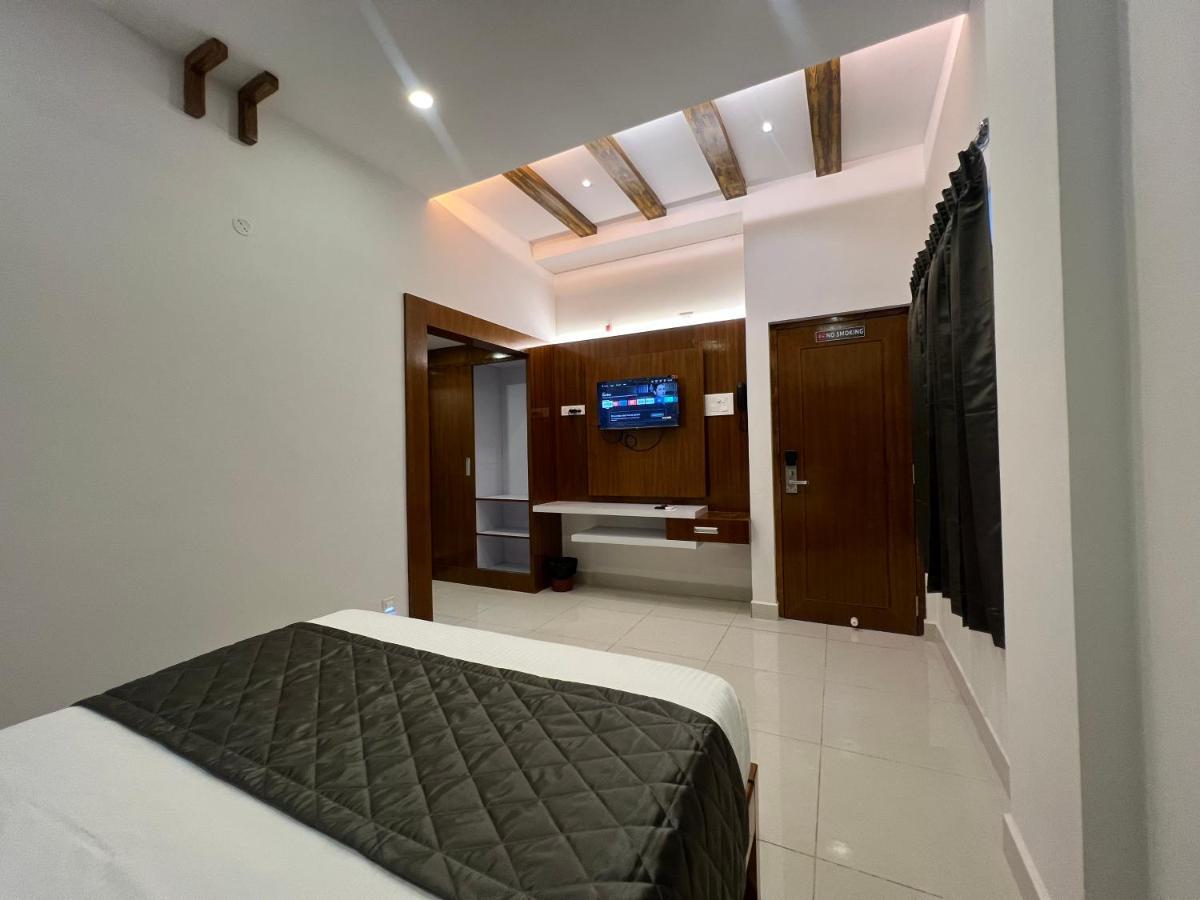 Le Hotel Host Tiruchirappalli エクステリア 写真