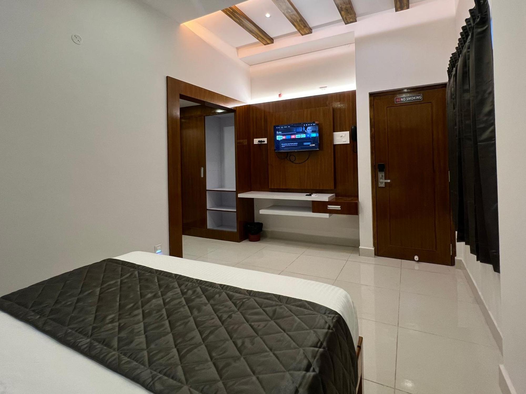 Le Hotel Host Tiruchirappalli エクステリア 写真